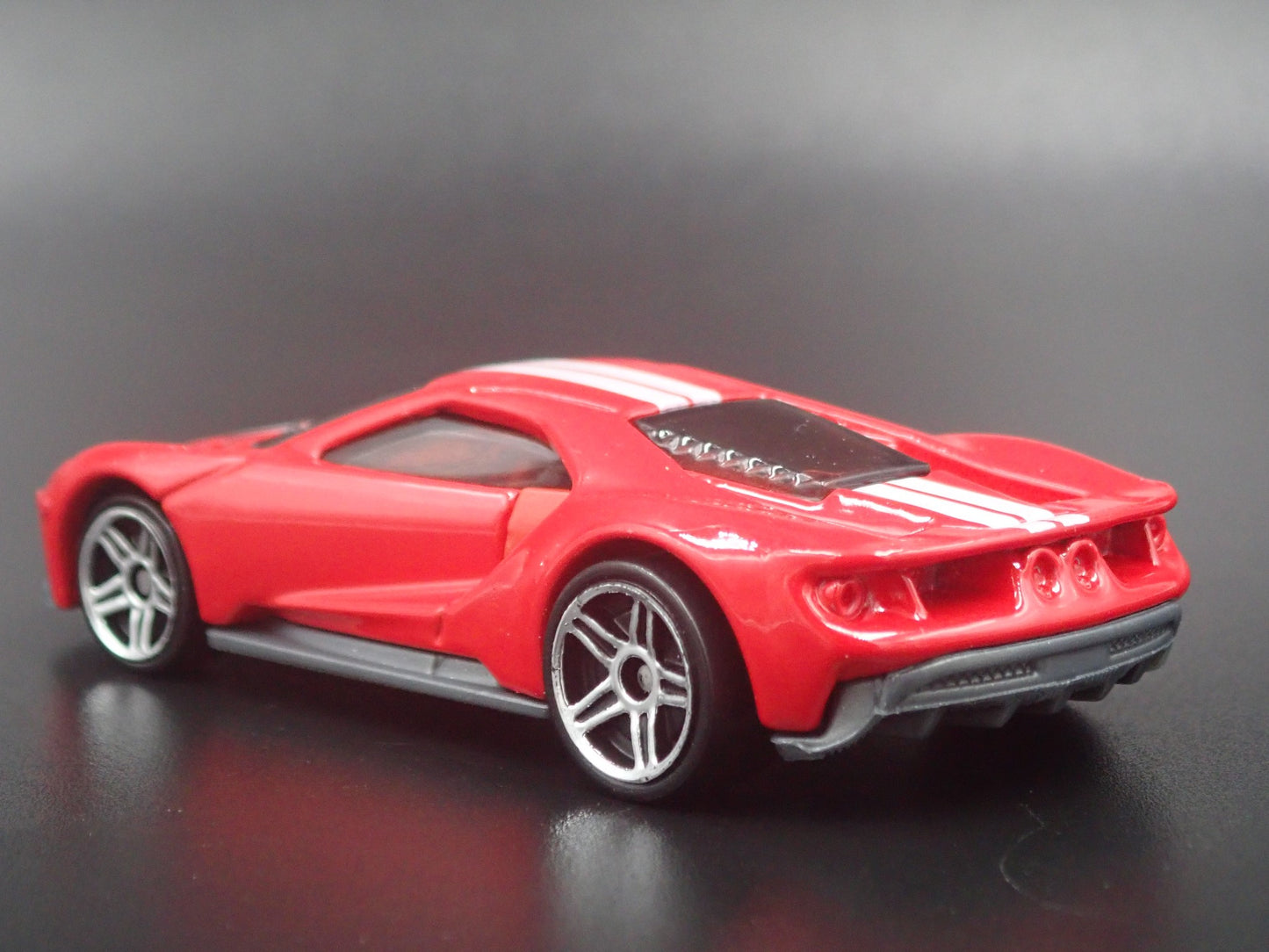 2017-2022 FORD GT SUPERCAR RED 1:64 SCALE COLLECTIBLE DIORAMA DIECAST MODEL CAR