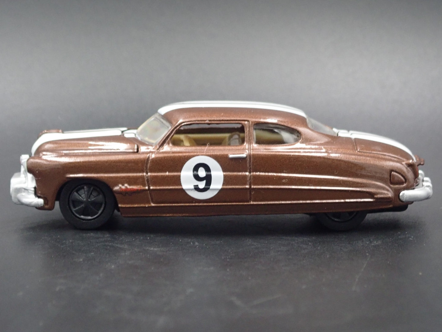 1951 51 HUDSON HORNET BROWN 1:64 SCALE COLLECTIBLE DIORAMA DIECAST MODEL CAR