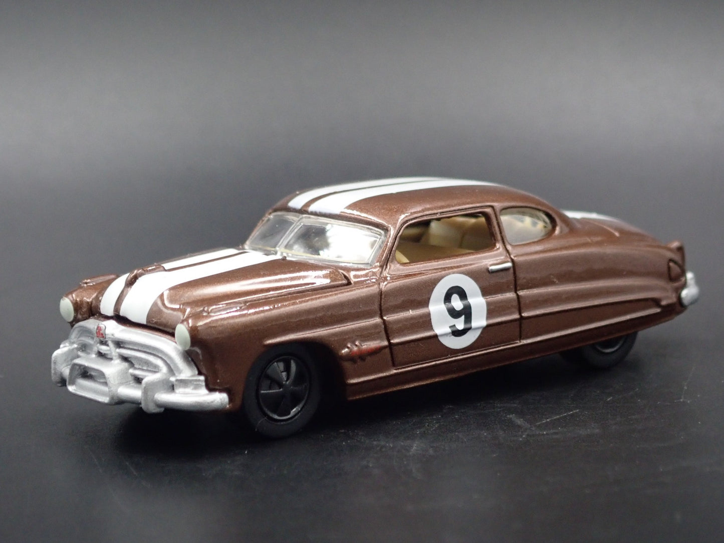 1951 51 HUDSON HORNET BROWN 1:64 SCALE COLLECTIBLE DIORAMA DIECAST MODEL CAR