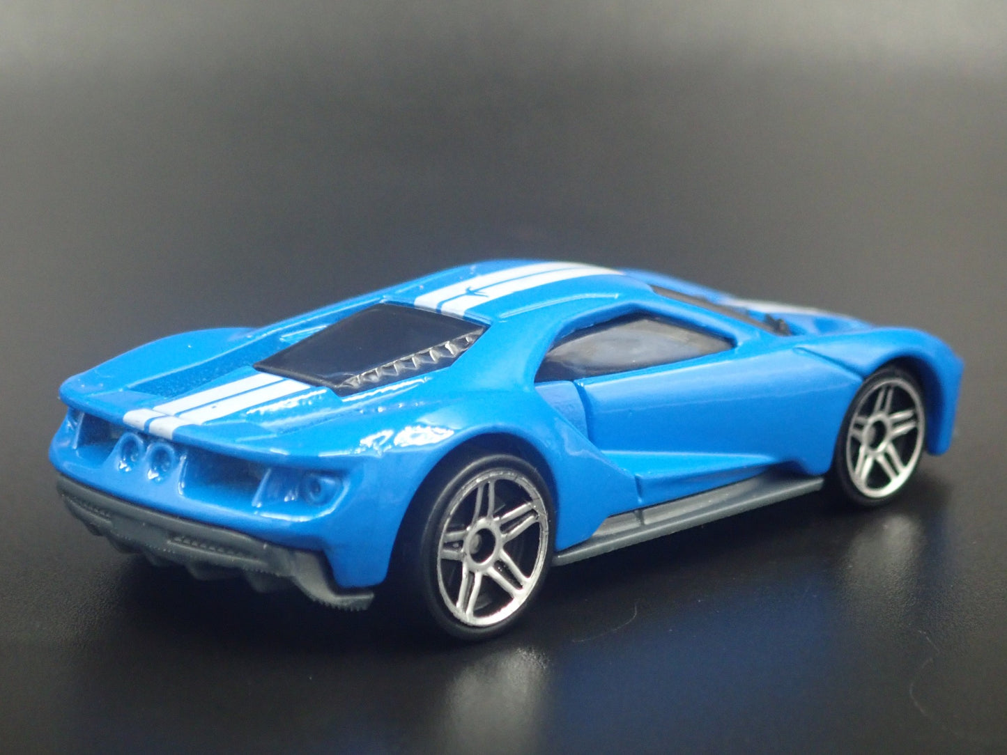 2017-2022 FORD GT SUPERCAR BLUE 1:64 SCALE COLLECTIBLE DIORAMA DIECAST MODEL CAR