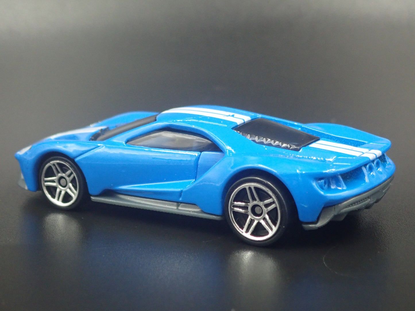 2017-2022 FORD GT SUPERCAR BLUE 1:64 SCALE COLLECTIBLE DIORAMA DIECAST MODEL CAR