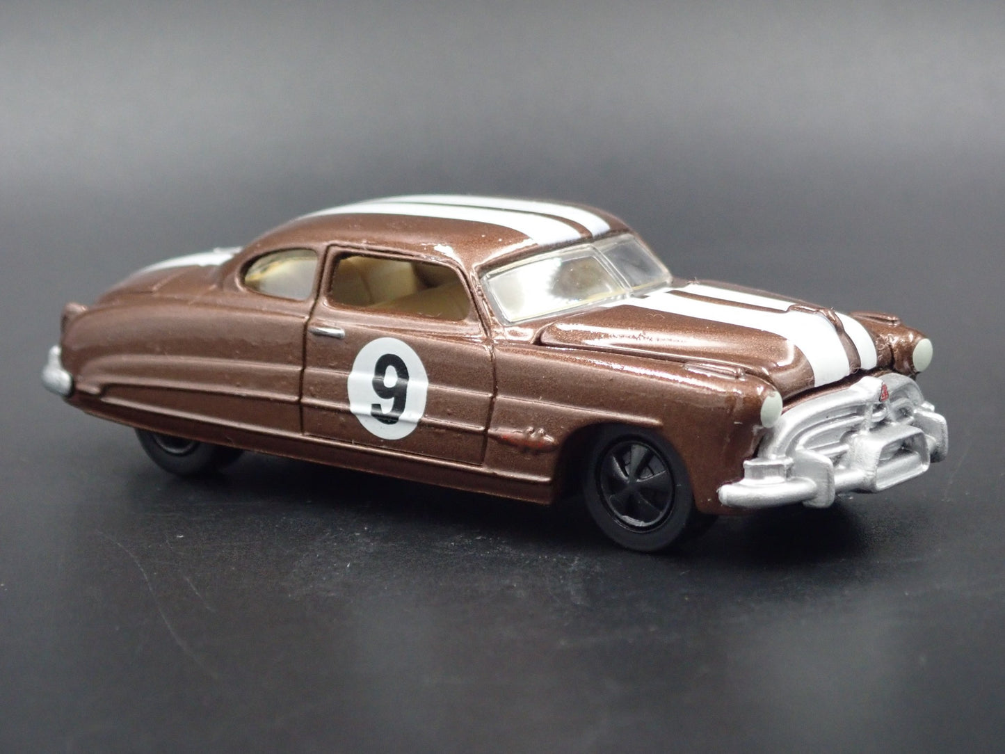 1951 51 HUDSON HORNET BROWN 1:64 SCALE COLLECTIBLE DIORAMA DIECAST MODEL CAR