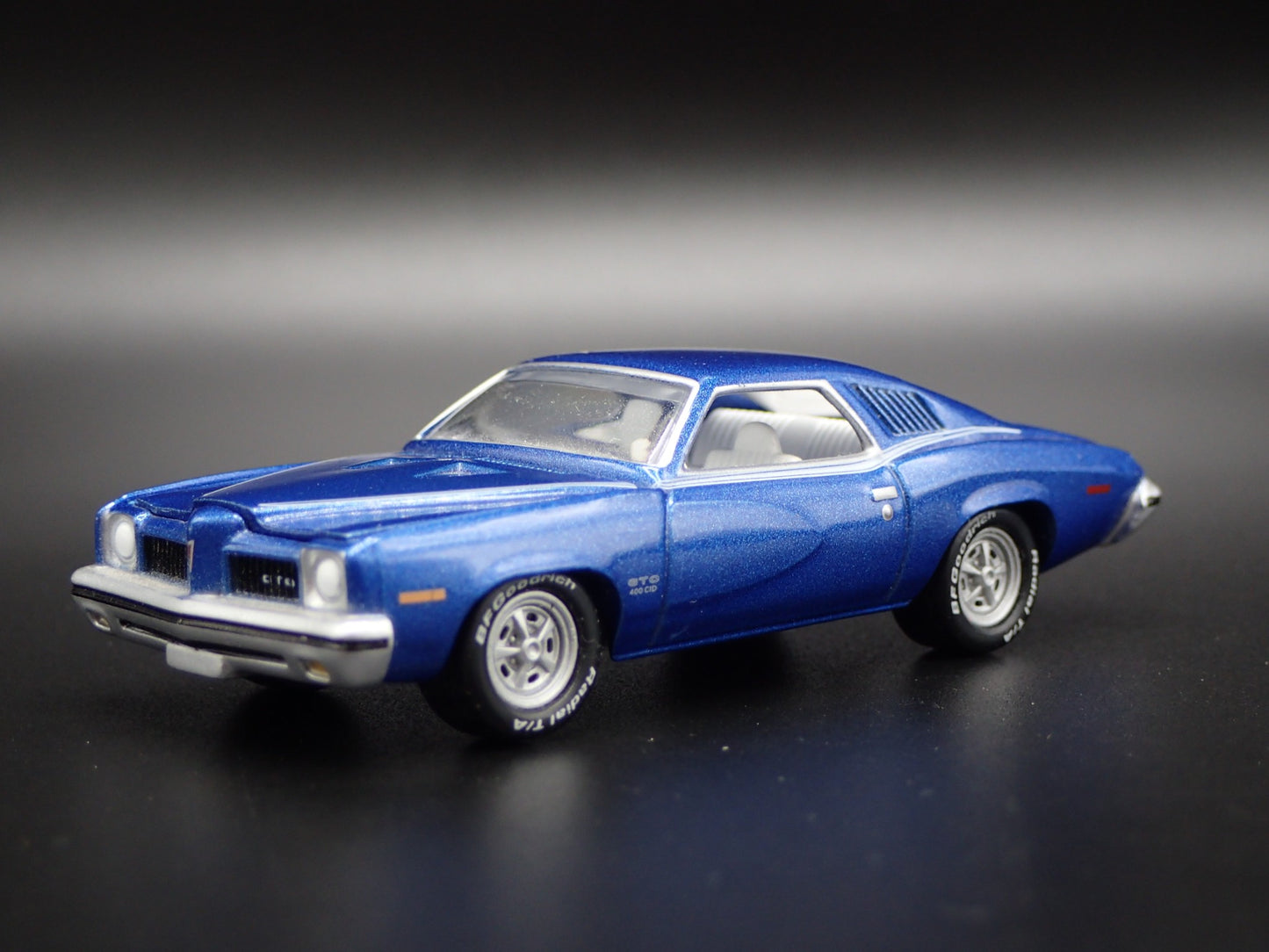 1973 73 PONTIAC GTO MUSCLE CAR 1:64 SCALE COLLECTIBLE DIORAMA DIECAST MODEL CAR