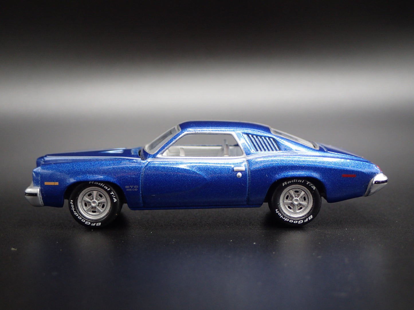 1973 73 PONTIAC GTO MUSCLE CAR 1:64 SCALE COLLECTIBLE DIORAMA DIECAST MODEL CAR