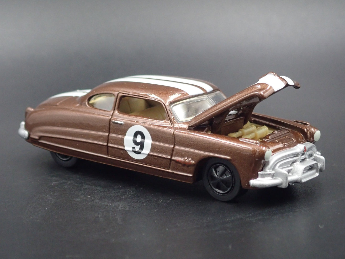 1951 51 HUDSON HORNET BROWN 1:64 SCALE COLLECTIBLE DIORAMA DIECAST MODEL CAR