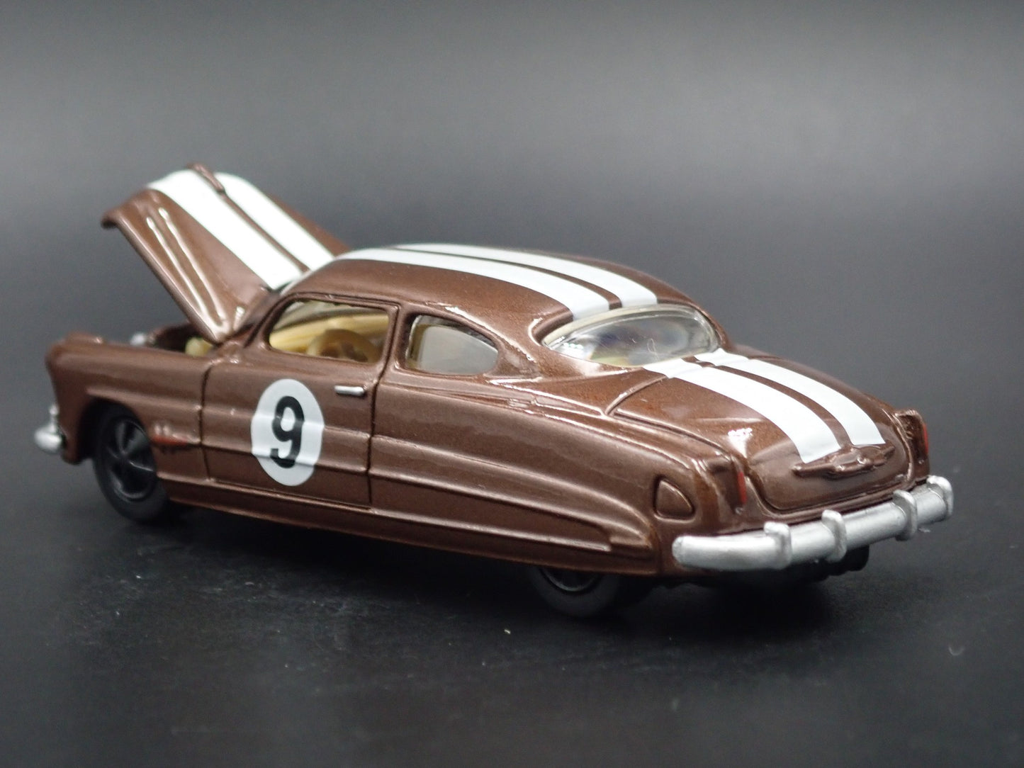 1951 51 HUDSON HORNET BROWN 1:64 SCALE COLLECTIBLE DIORAMA DIECAST MODEL CAR