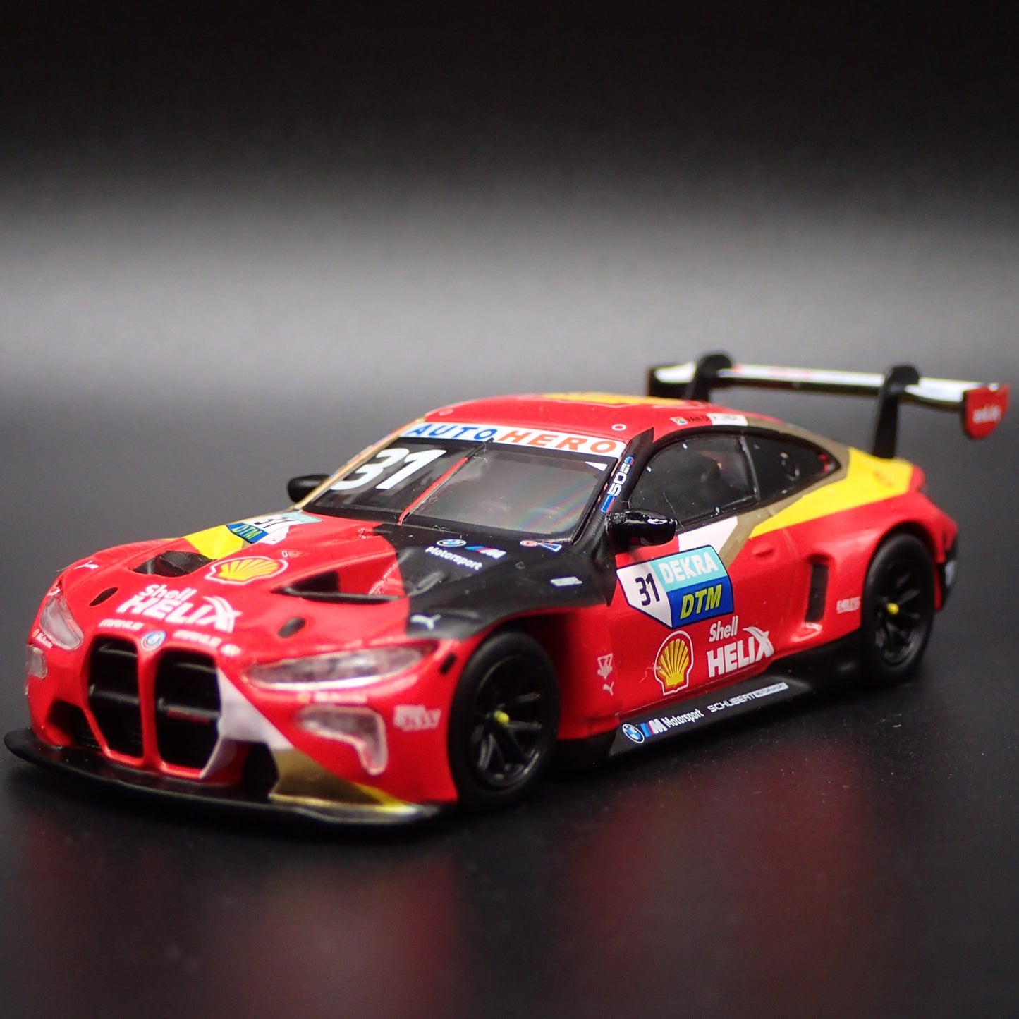 BMW M4 GT3 #31 2022 DTM CHAMPION SCHUBERT 1:64 SCALE DIORAMA DIECAST MODEL CAR