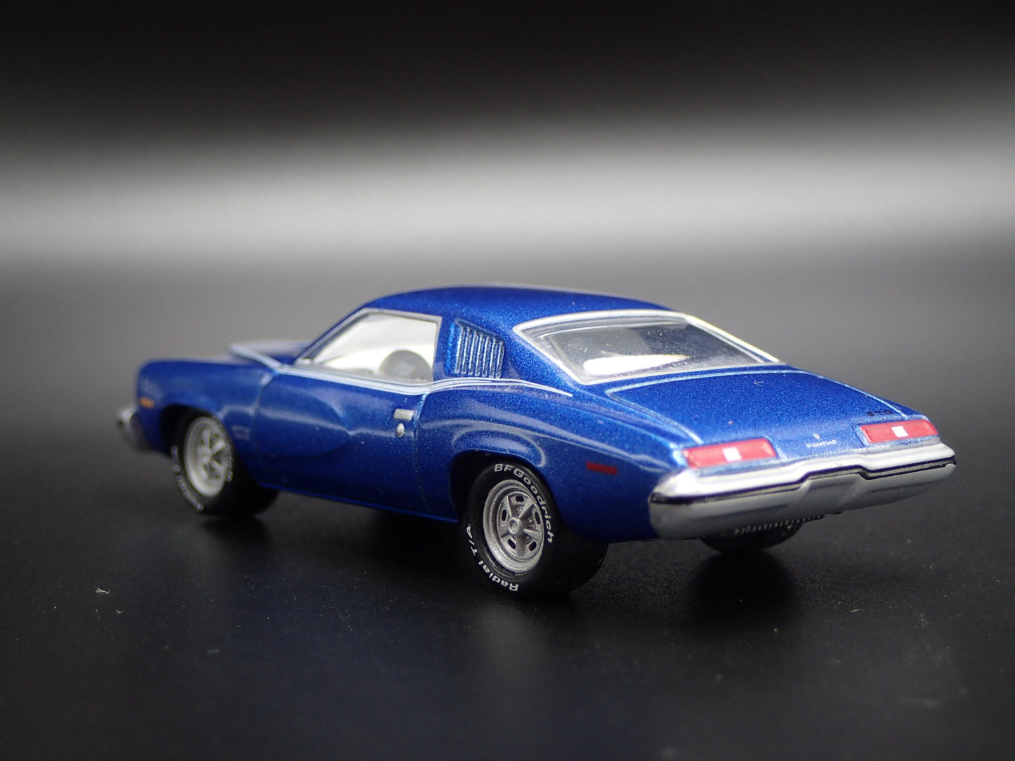 1973 73 PONTIAC GTO MUSCLE CAR 1:64 SCALE COLLECTIBLE DIORAMA DIECAST MODEL CAR