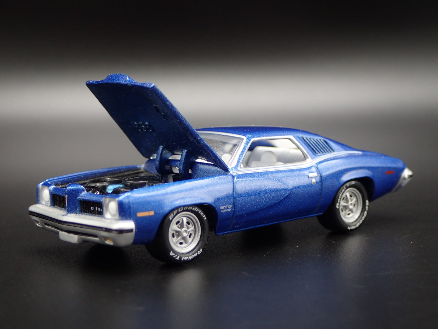 1973 73 PONTIAC GTO MUSCLE CAR 1:64 SCALE COLLECTIBLE DIORAMA DIECAST MODEL CAR
