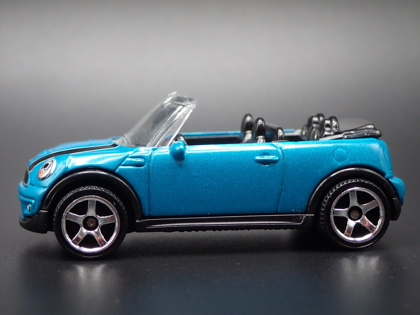 2009-2015 MINI COOPER S CONVERTIBLE BLUE 1:64 SCALE DIORAMA DIECAST MODEL CAR