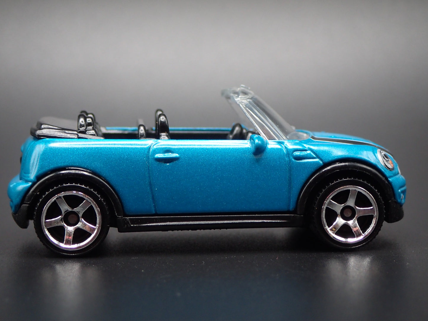 2009-2015 MINI COOPER S CONVERTIBLE BLUE 1:64 SCALE DIORAMA DIECAST MODEL CAR
