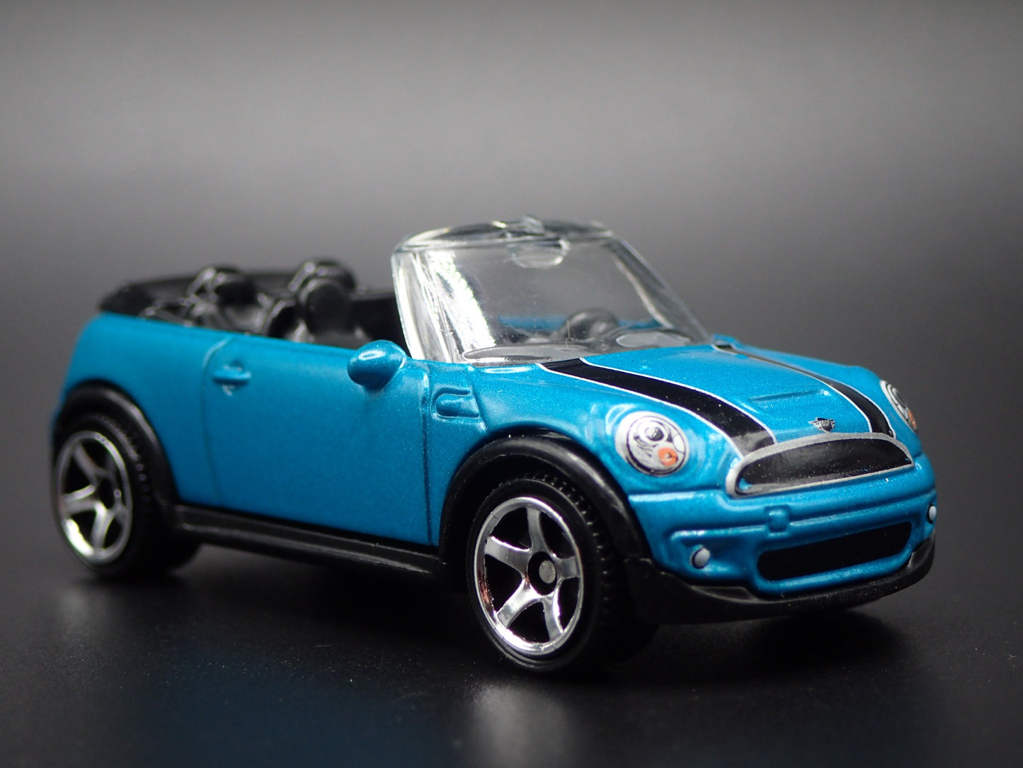 2009-2015 MINI COOPER S CONVERTIBLE BLUE 1:64 SCALE DIORAMA DIECAST MODEL CAR