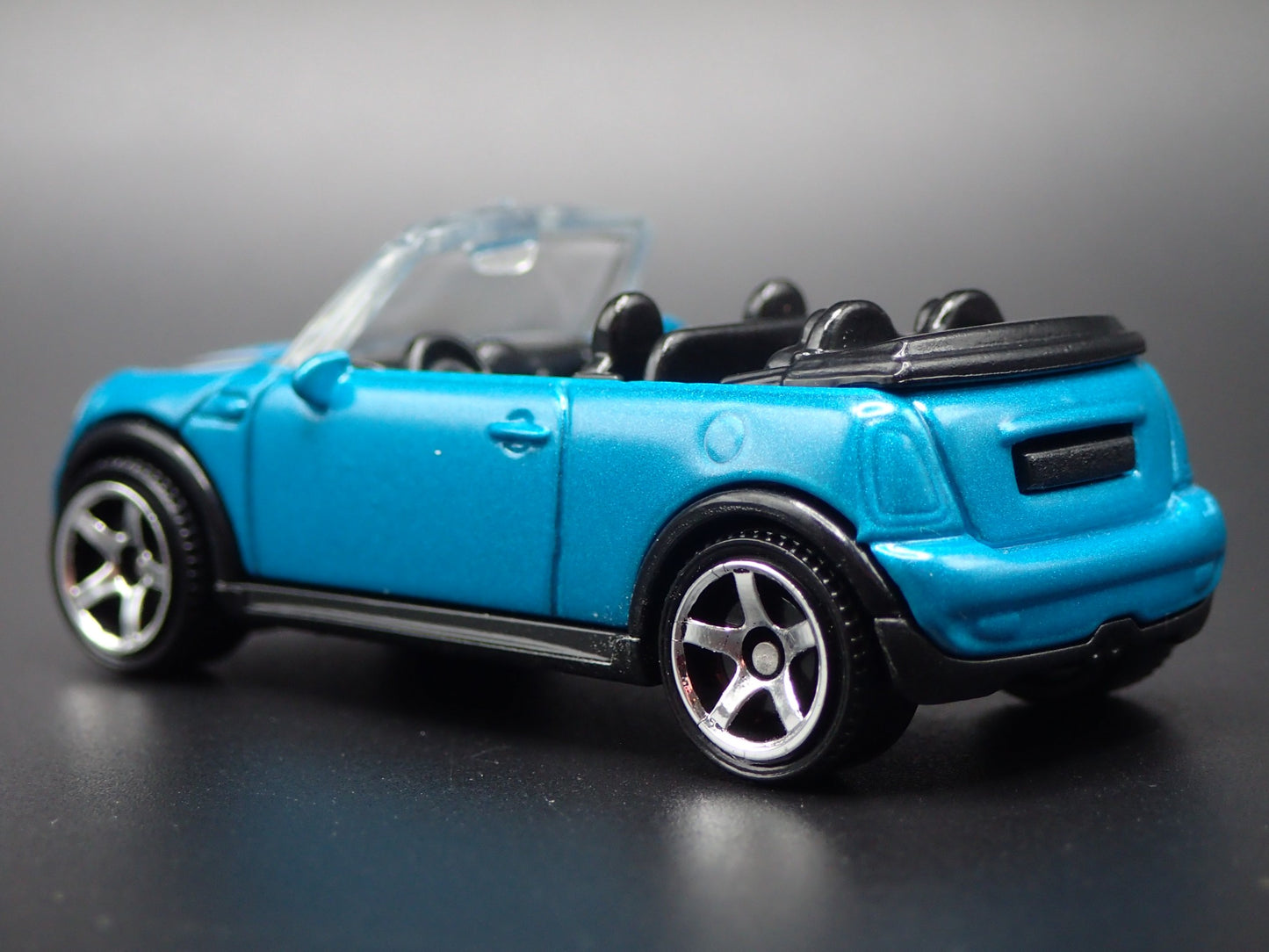 2009-2015 MINI COOPER S CONVERTIBLE BLUE 1:64 SCALE DIORAMA DIECAST MODEL CAR