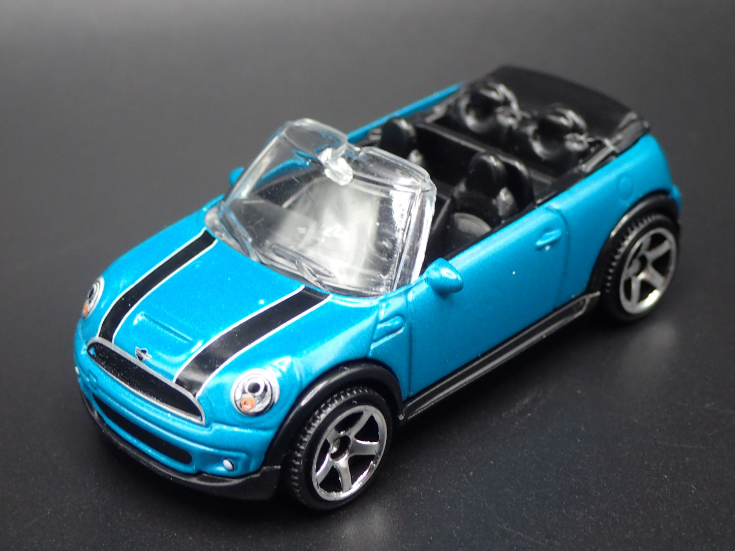 2009-2015 MINI COOPER S CONVERTIBLE BLUE 1:64 SCALE DIORAMA DIECAST MODEL CAR