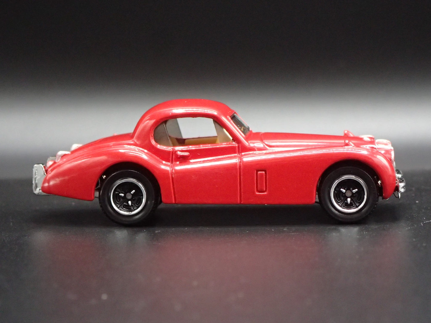 1948-1954 JAGUAR XK 120SE RED 1:64 SCALE COLLECTIBLE DIORAMA DIECAST MODEL CAR