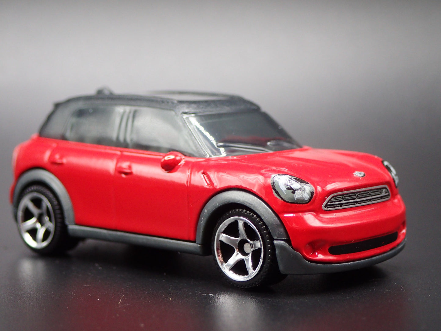 2010 - 2016 MINI COOPER COUNTRYMAN RED 1:64 SCALE DIORAMA DIECAST MODEL CAR