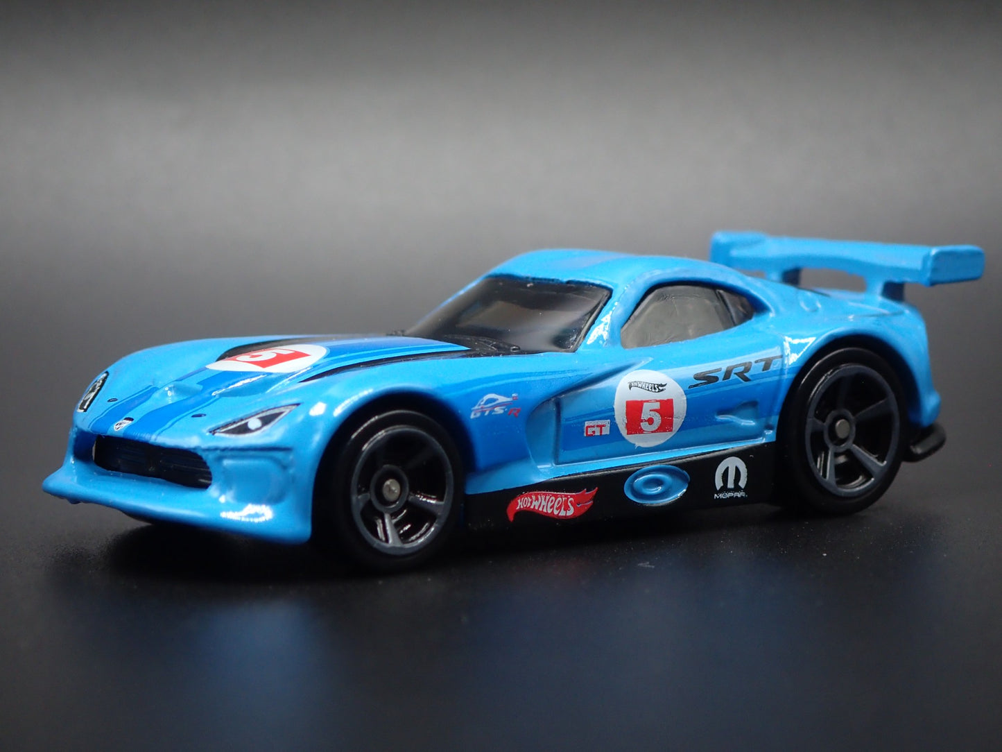 2013-2017 DODGE VIPER GTS-R 1/64 SCALE COLLECTIBLE DIORAMA DIECAST MODEL CAR