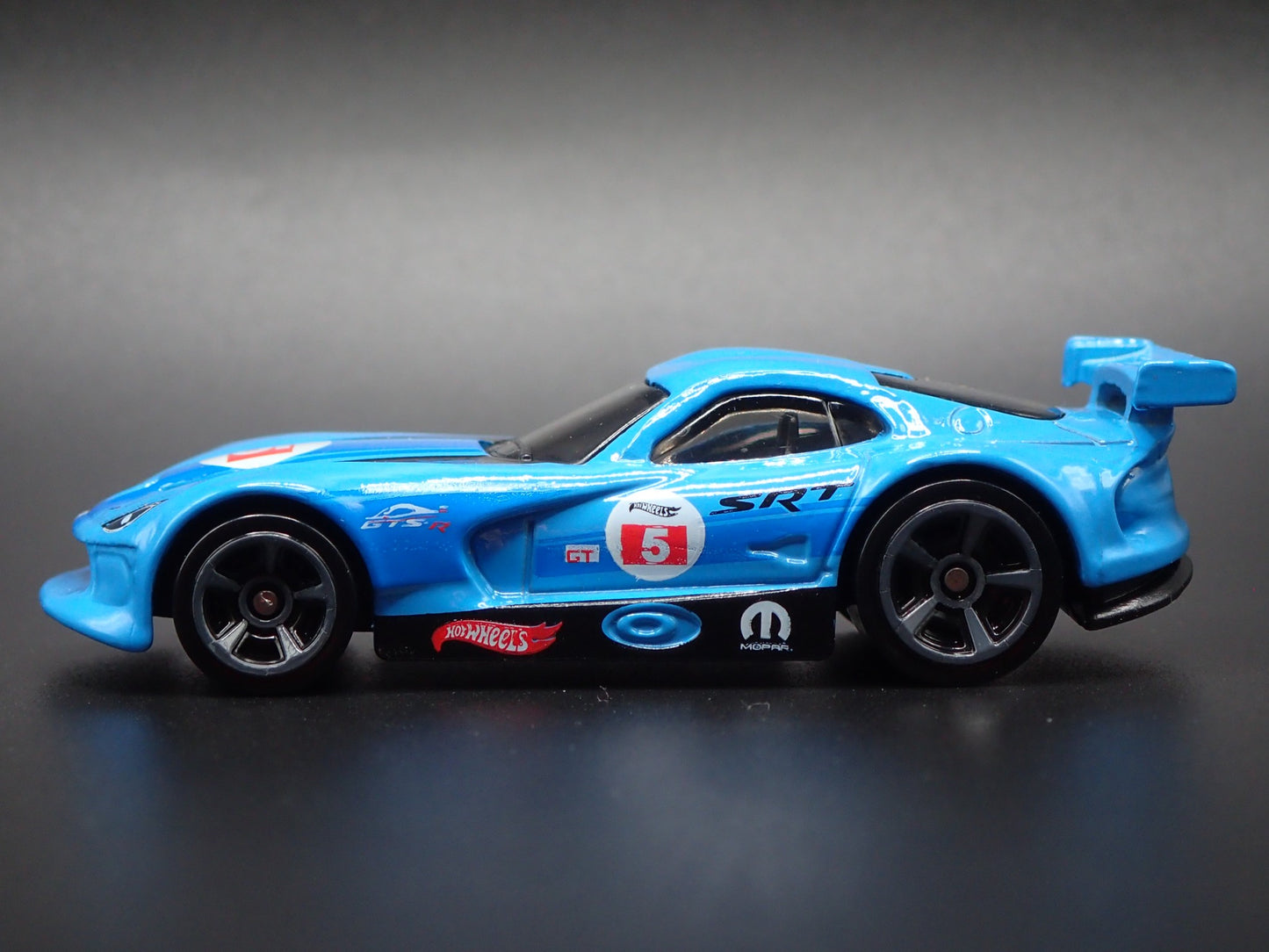2013-2017 DODGE VIPER GTS-R 1/64 SCALE COLLECTIBLE DIORAMA DIECAST MODEL CAR