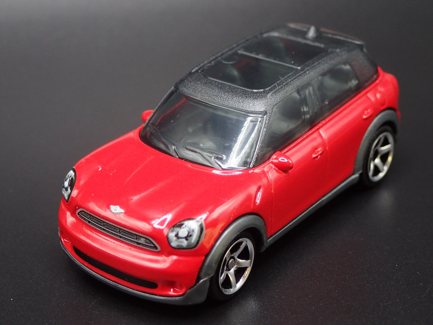 2010 - 2016 MINI COOPER COUNTRYMAN RED 1:64 SCALE DIORAMA DIECAST MODEL CAR