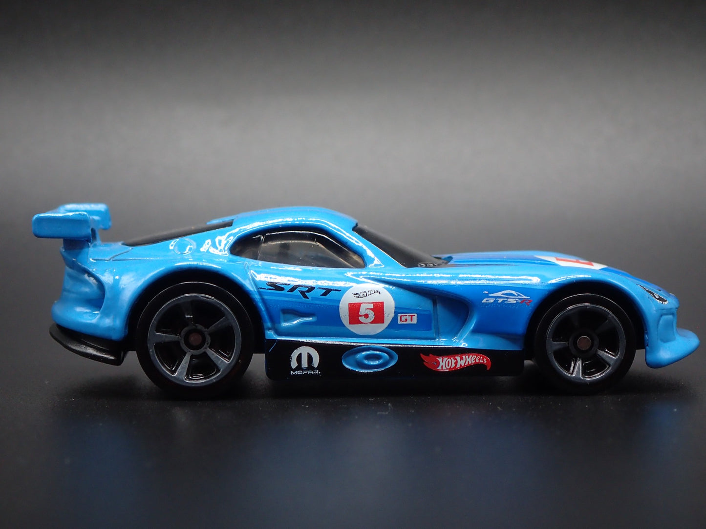 2013-2017 DODGE VIPER GTS-R 1/64 SCALE COLLECTIBLE DIORAMA DIECAST MODEL CAR