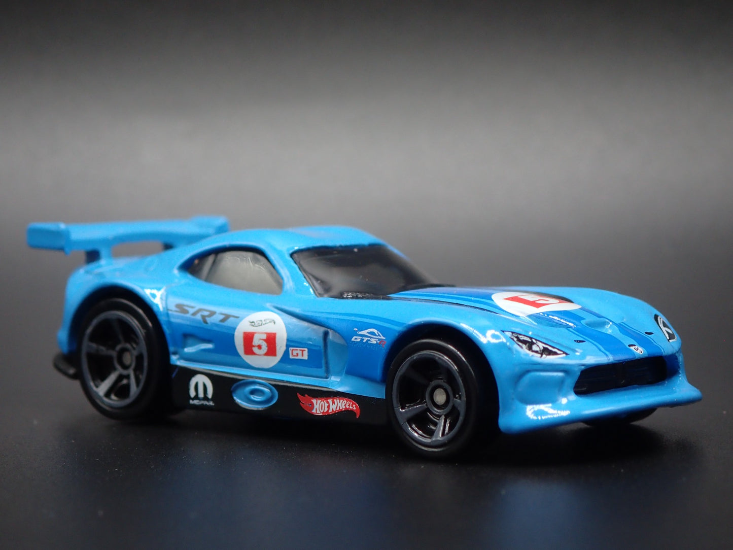 2013-2017 DODGE VIPER GTS-R 1/64 SCALE COLLECTIBLE DIORAMA DIECAST MODEL CAR
