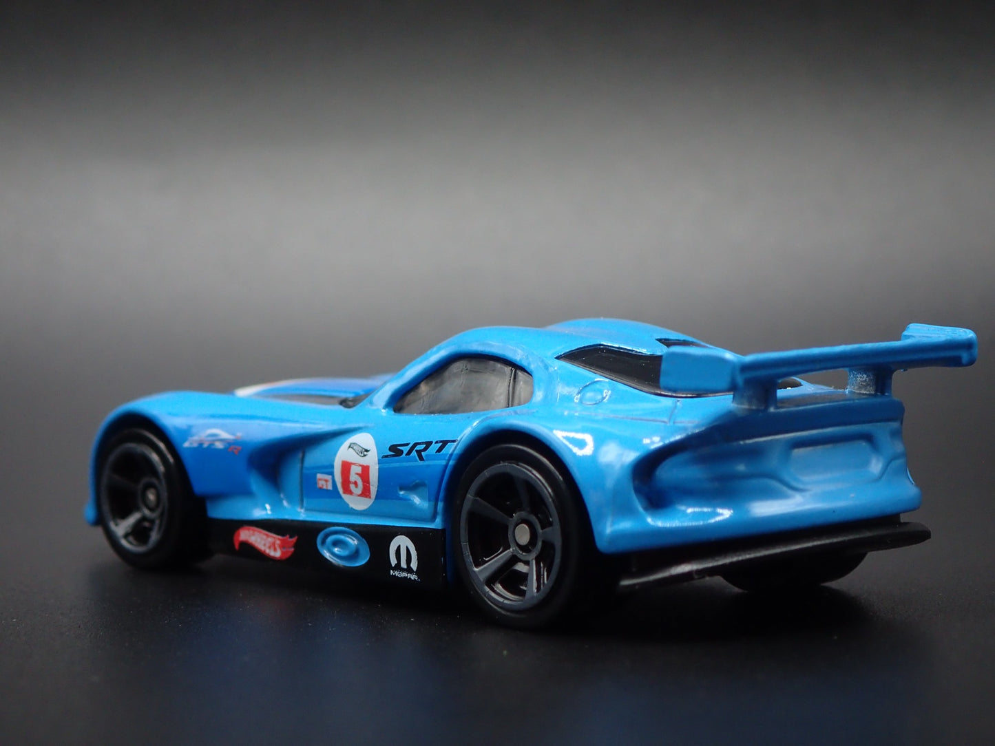 2013-2017 DODGE VIPER GTS-R 1/64 SCALE COLLECTIBLE DIORAMA DIECAST MODEL CAR