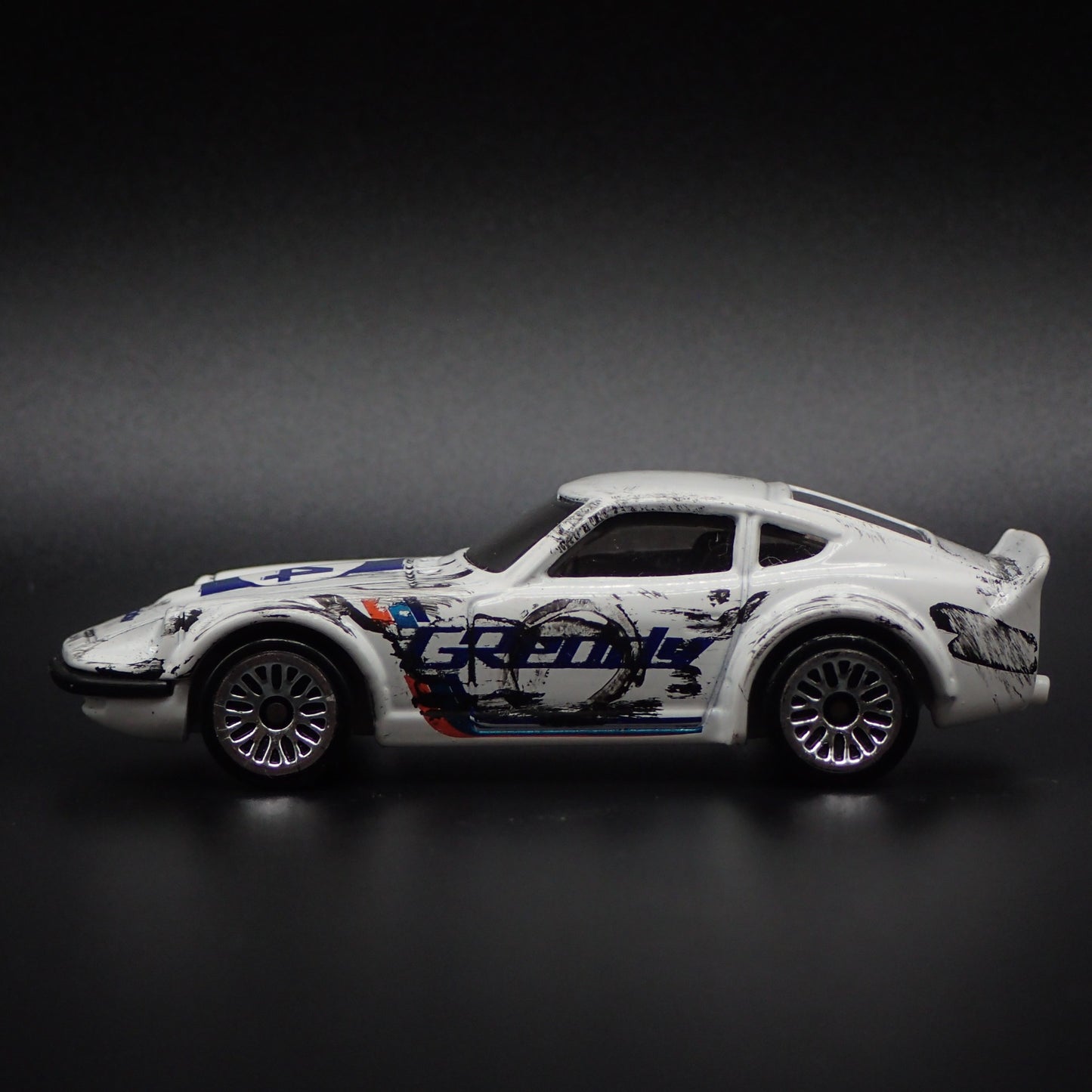 1970-1973 NISSAN FAIRLADY Z 240Z GREDDY RACE RUBBED 1/64 SCALE DIECAST MODEL CAR