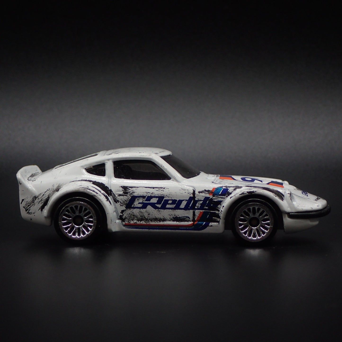 1970-1973 NISSAN FAIRLADY Z 240Z GREDDY RACE RUBBED 1/64 SCALE DIECAST MODEL CAR