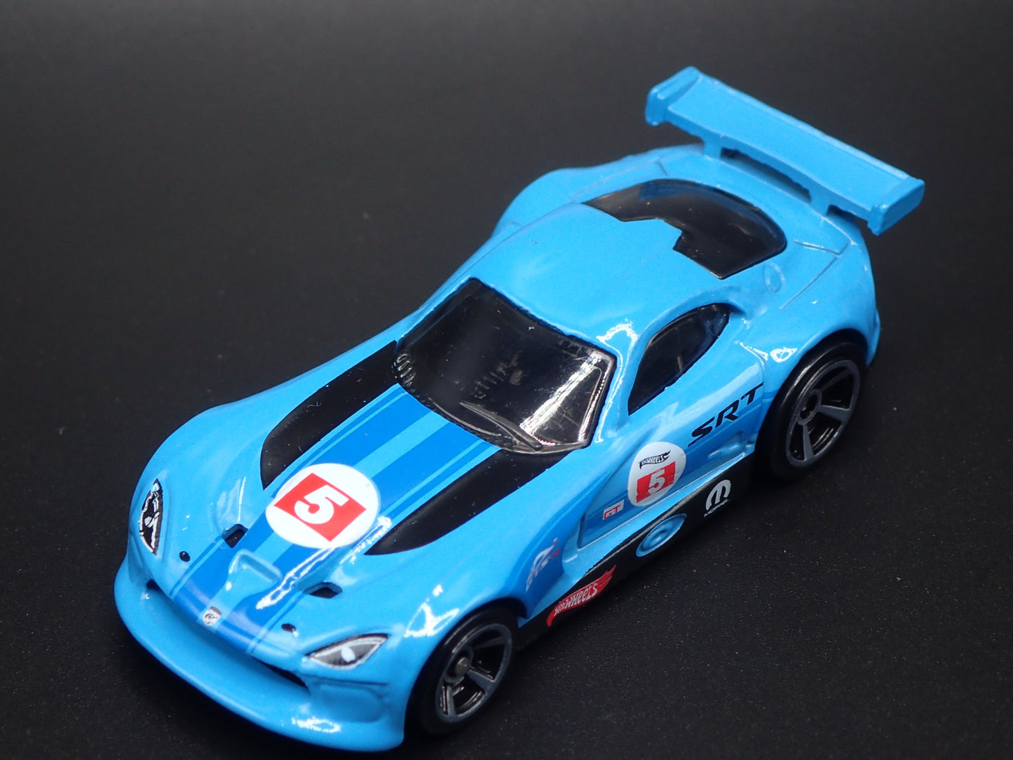 2013-2017 DODGE VIPER GTS-R 1/64 SCALE COLLECTIBLE DIORAMA DIECAST MODEL CAR