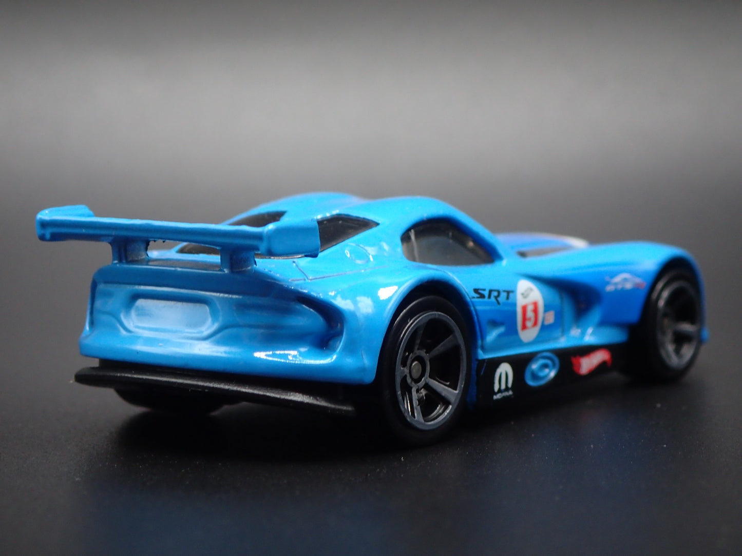 2013-2017 DODGE VIPER GTS-R 1/64 SCALE COLLECTIBLE DIORAMA DIECAST MODEL CAR