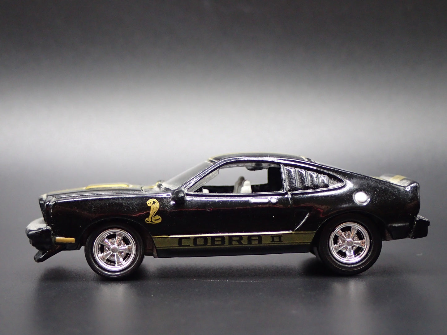 1976 76 FORD MUSTANG II KING COBRA II  1:64 SCALE COLLECTIBLE DIECAST MODEL CAR