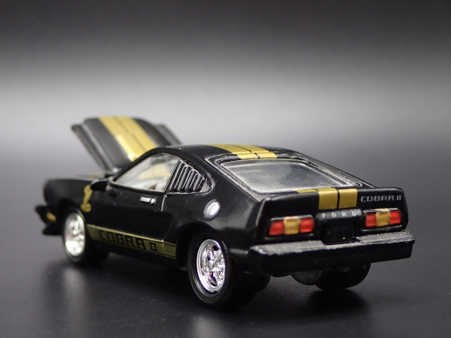 1976 76 FORD MUSTANG II KING COBRA II  1:64 SCALE COLLECTIBLE DIECAST MODEL CAR