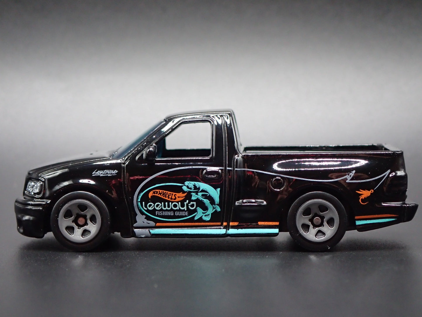1999-2004 FORD SVT F150 LIGHTNING PICKUP TRUCK BLK 1:64 SCALE DIECAST MODEL CAR