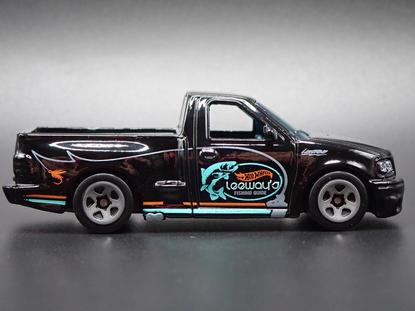 1999-2004 FORD SVT F150 LIGHTNING PICKUP TRUCK BLK 1:64 SCALE DIECAST MODEL CAR