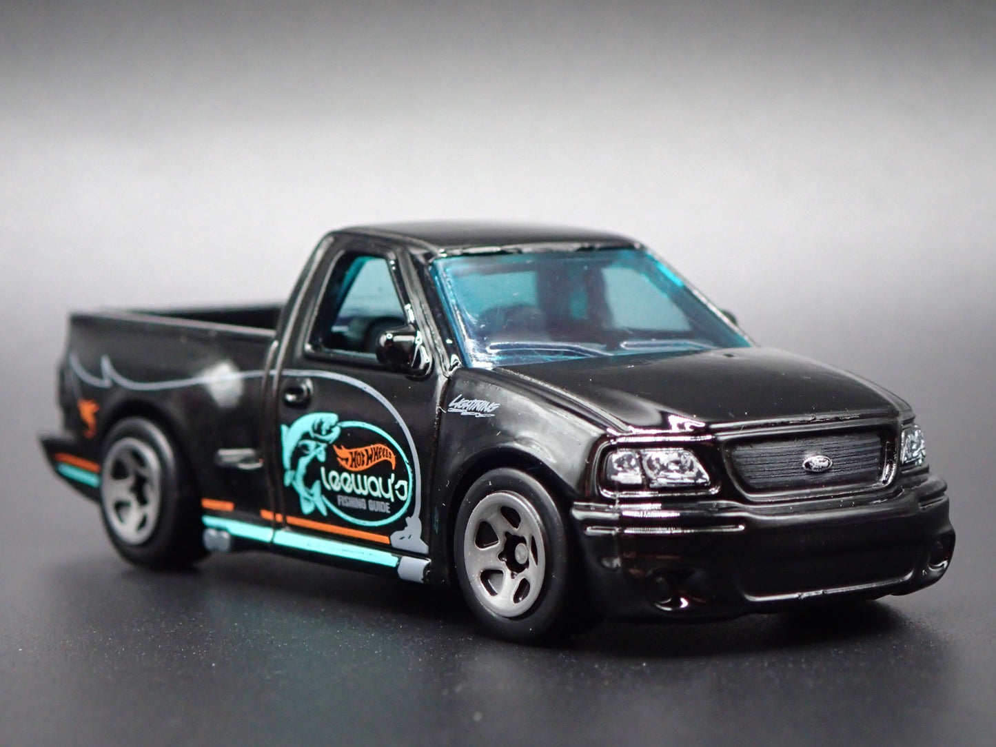 1999-2004 FORD SVT F150 LIGHTNING PICKUP TRUCK BLK 1:64 SCALE DIECAST MODEL CAR