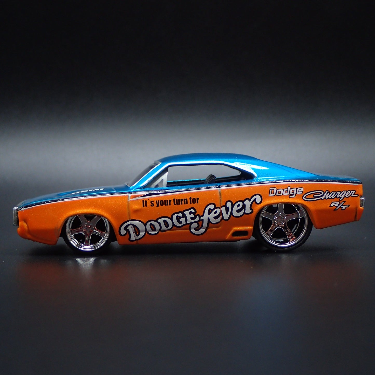 1970 70 DODGE CHARGER RT DODGE FEVER NHRA 1:64 SCALE DIORAMA DIECAST MODEL CAR