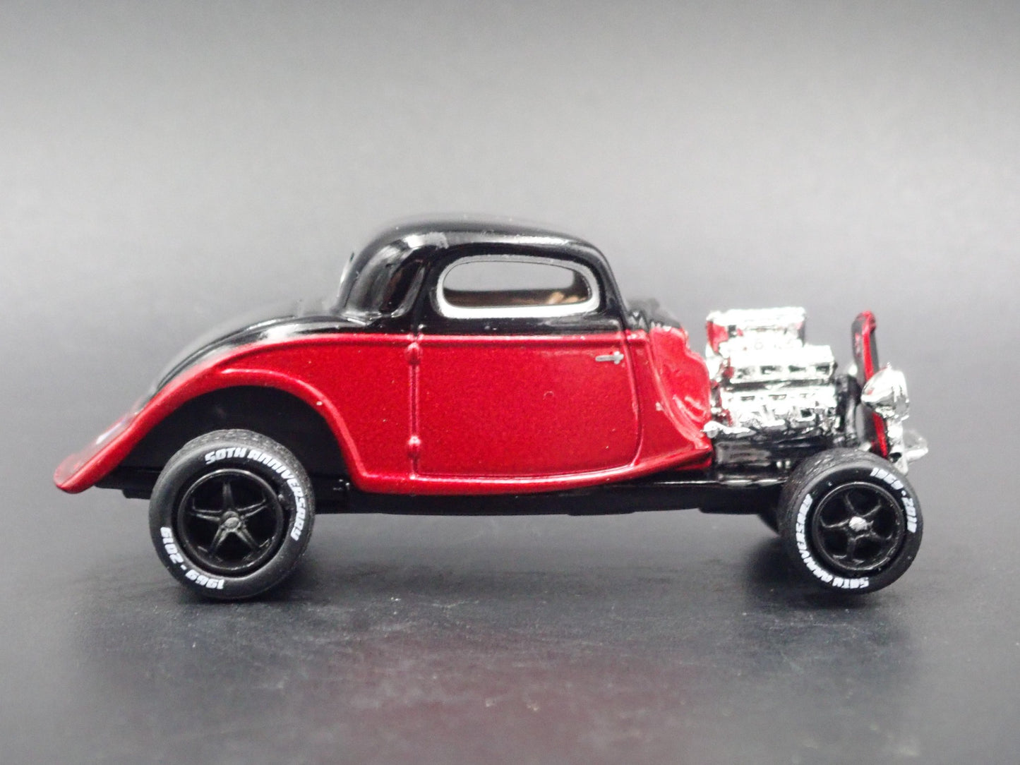 1934 34 FORD COUPE HOT ROD RED 1:64 SCALE COLLECTIBLE DIORAMA DIECAST MODEL CAR