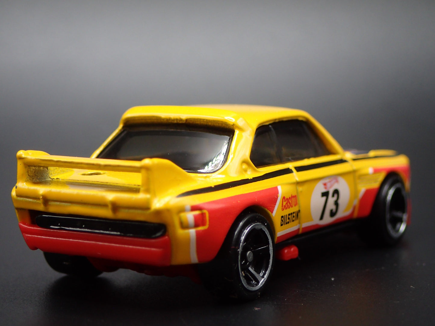 1973 73 BMW 3.0 CSL RACE CAR YELLOW 1:64 SCALE COLLECTIBLE DIECAST MODEL CAR