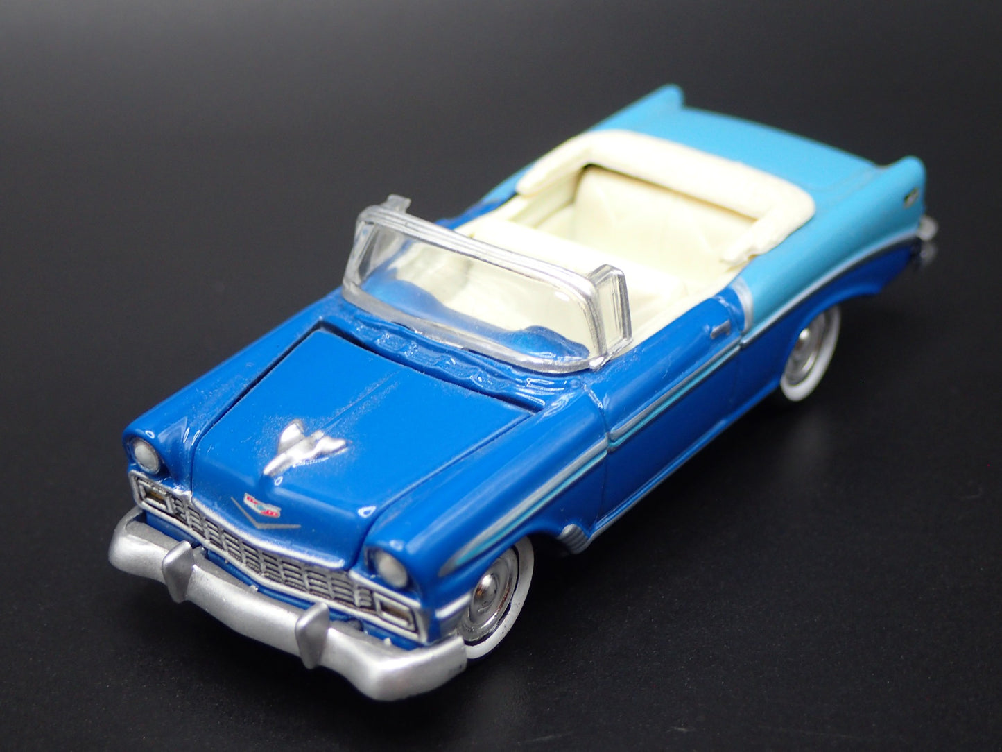 1956 56 CHEVY CHEVROLET BEL AIR CONVERTIBLE 1:64 SCALE DIORAMA DIECAST MODEL CAR