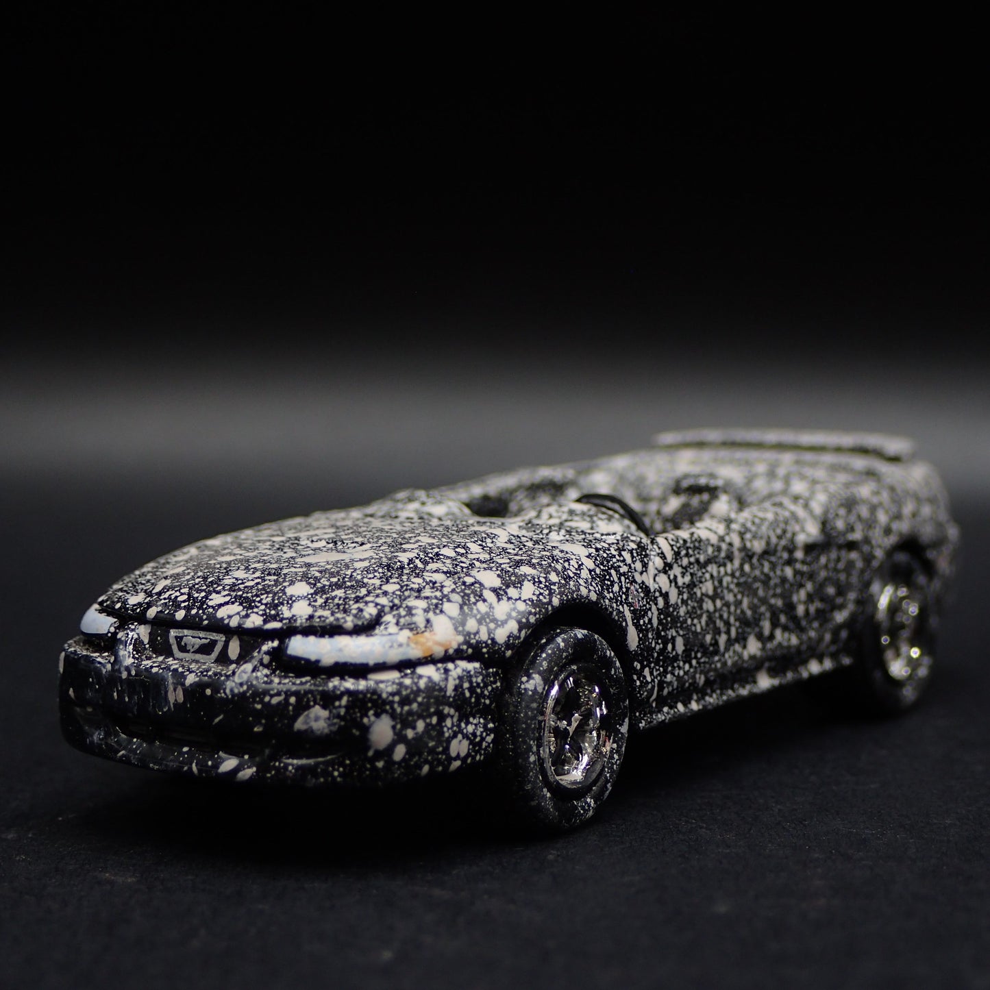 1999-2004 FORD MUSTANG GT CONVERTIBLE BARN FIND 1:64 SCALE DIECAST MODEL CAR