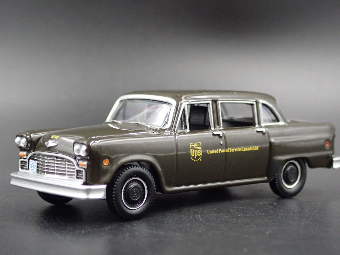 1975 75 CHECKER MARATHON A11 UPS CANADA DELIVERY 1:64 SCALE DIECAST MODEL CAR