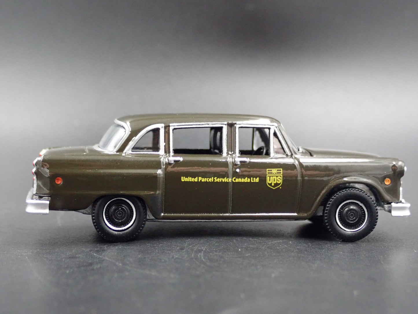 1975 75 CHECKER MARATHON A11 UPS CANADA DELIVERY 1:64 SCALE DIECAST MODEL CAR