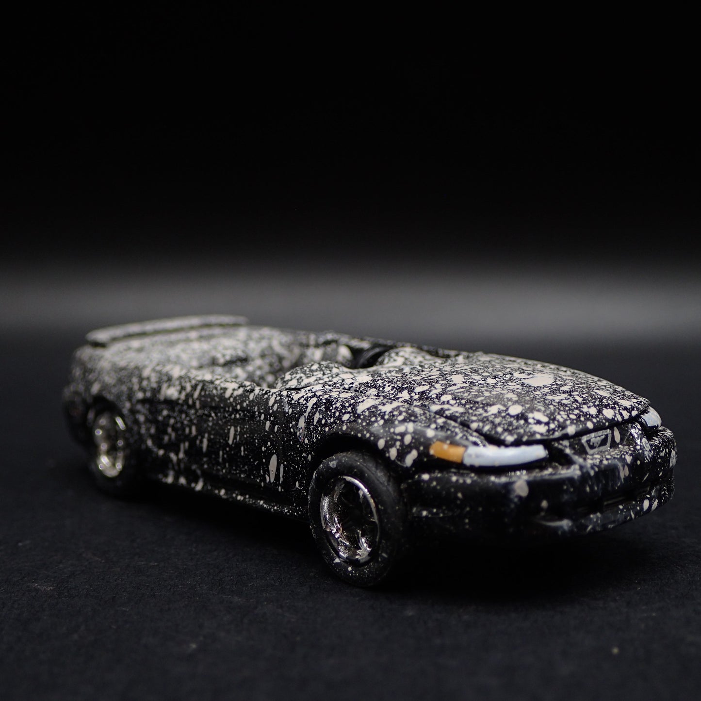 1999-2004 FORD MUSTANG GT CONVERTIBLE BARN FIND 1:64 SCALE DIECAST MODEL CAR