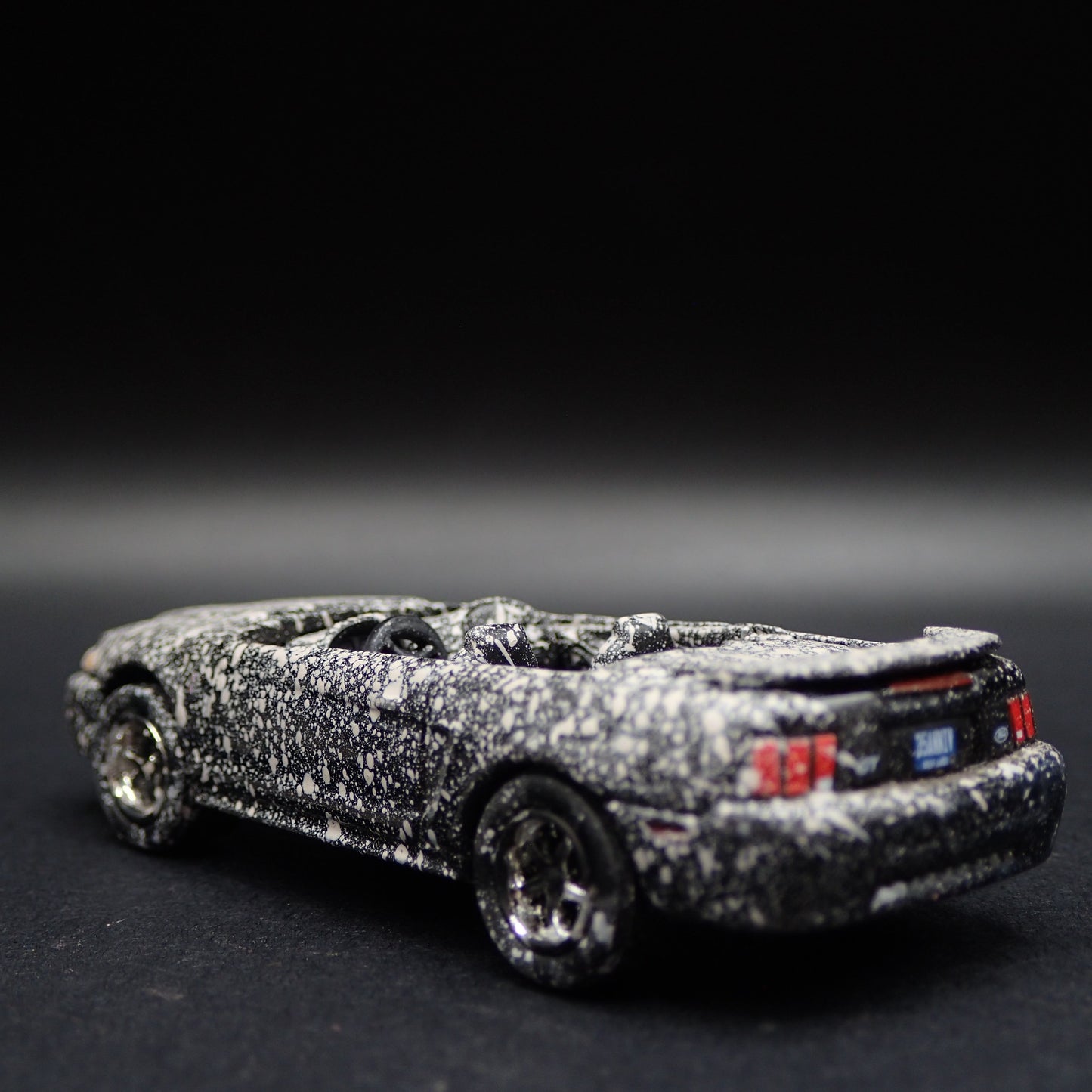 1999-2004 FORD MUSTANG GT CONVERTIBLE BARN FIND 1:64 SCALE DIECAST MODEL CAR