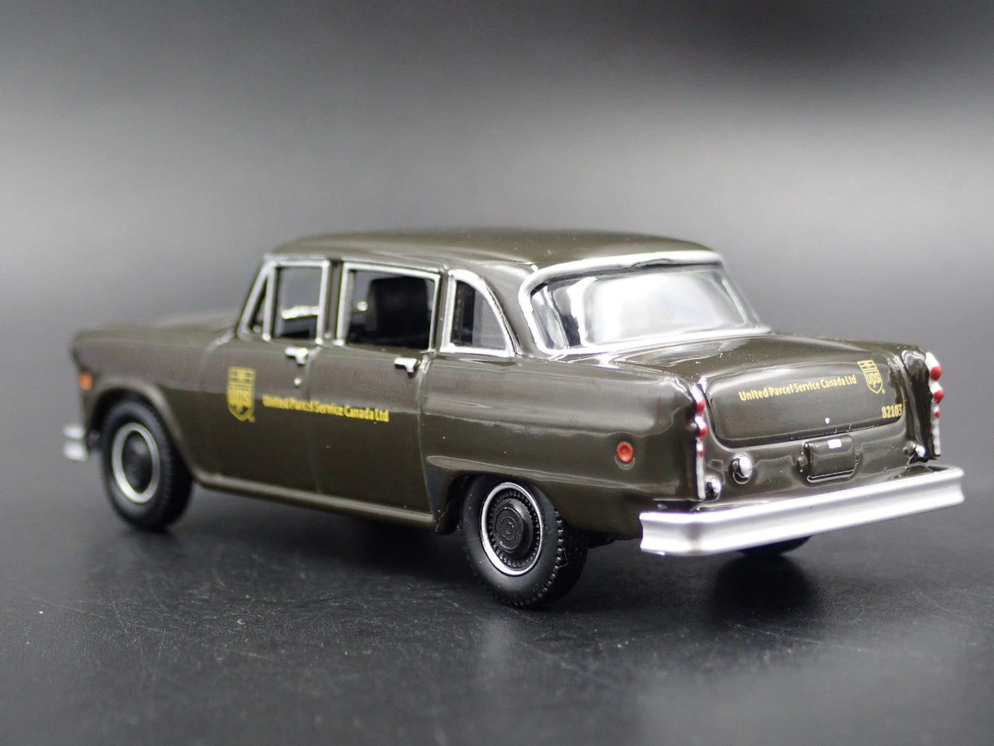 1975 75 CHECKER MARATHON A11 UPS CANADA DELIVERY 1:64 SCALE DIECAST MODEL CAR