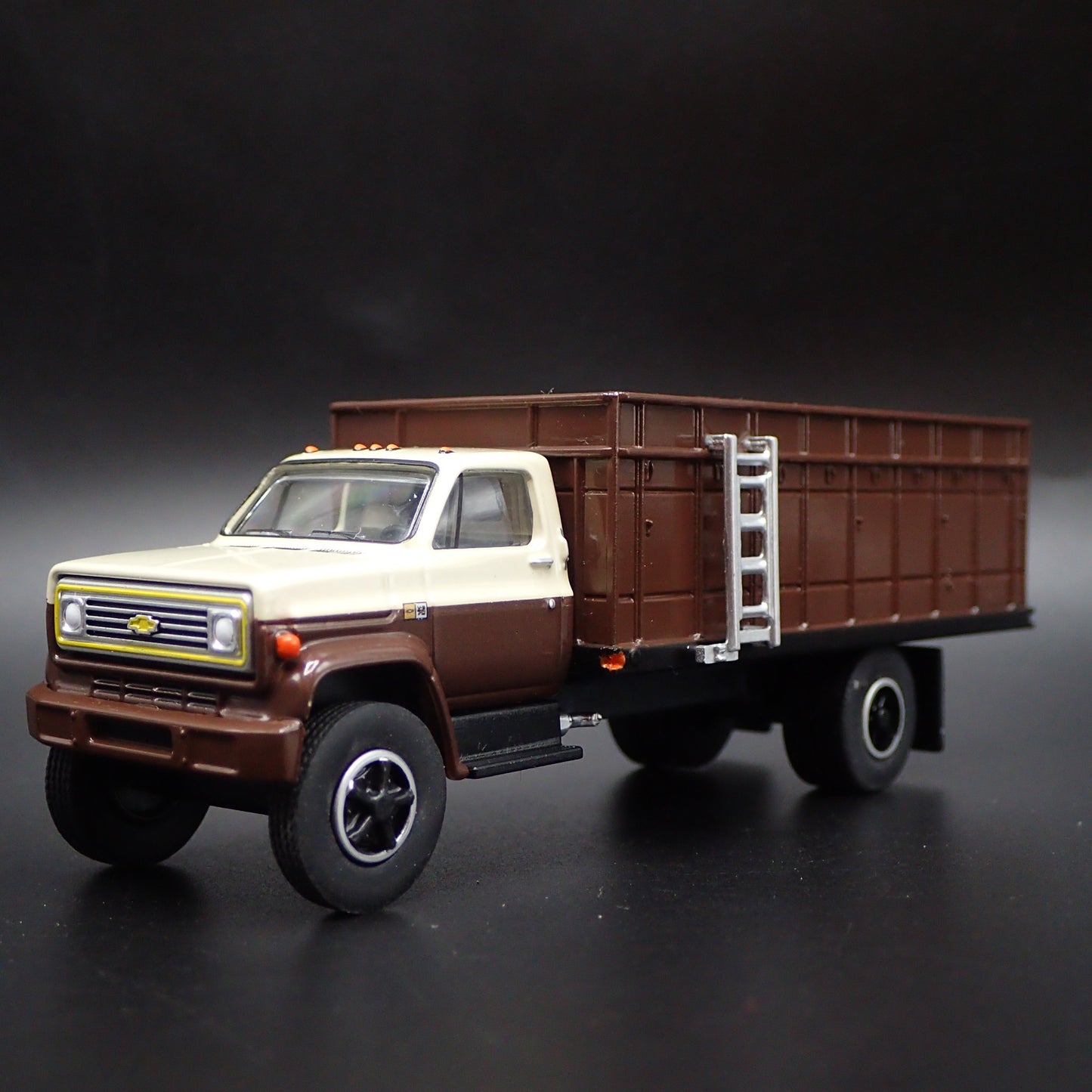 1981 81 CHEVY CHEVROLET C70 GRAIN TRUCK 1:64 SCALE COLLECTIBLE DIECAST MODEL CAR