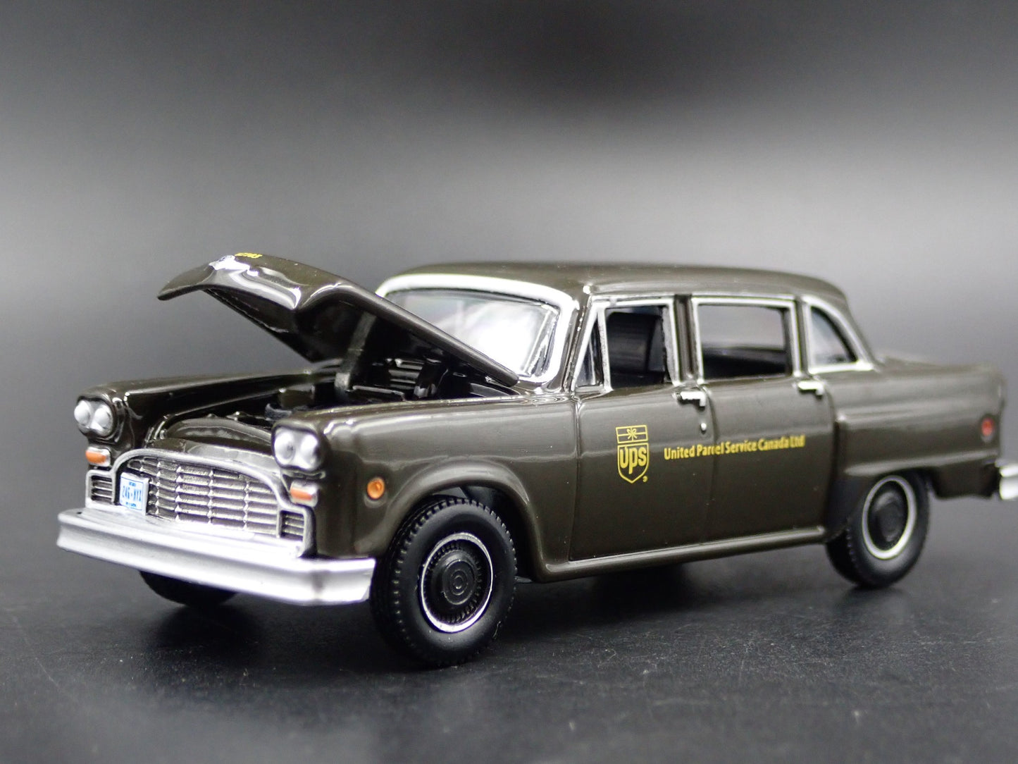 1975 75 CHECKER MARATHON A11 UPS CANADA DELIVERY 1:64 SCALE DIECAST MODEL CAR