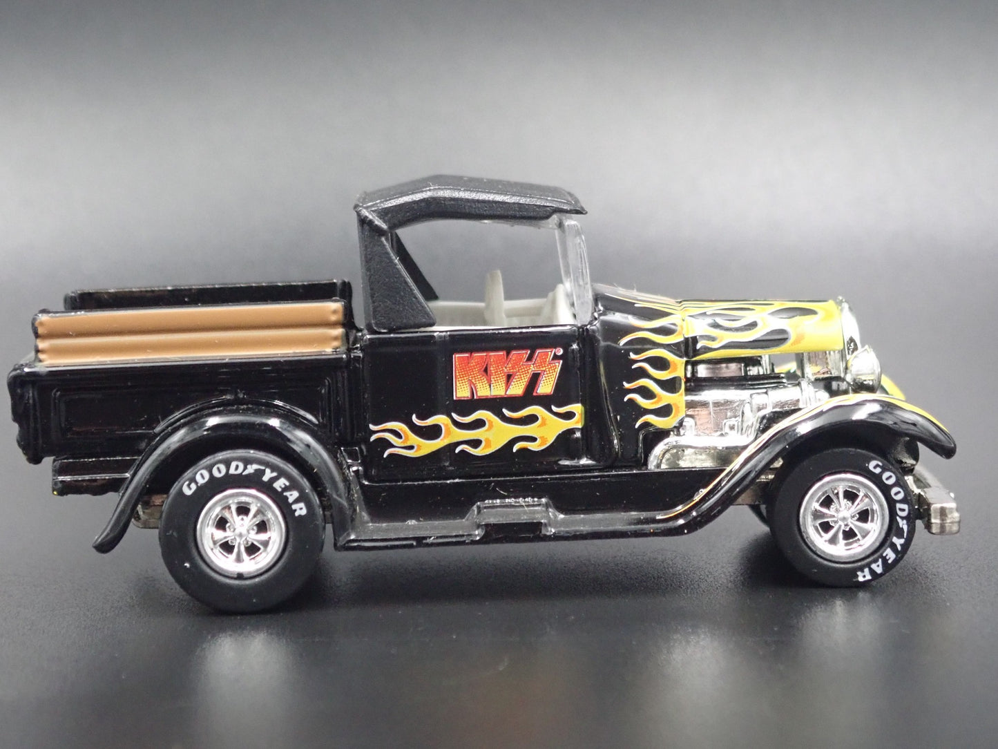 1929 29 FORD MODEL A PICKUP TRUCK KISS 1:64 SCALE DIORAMA DIECAST MODEL CAR