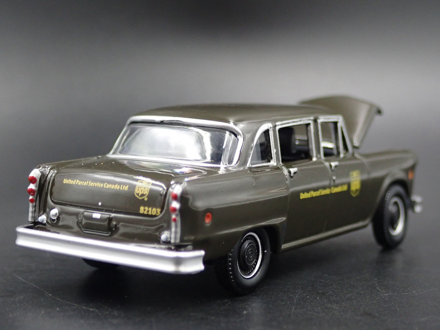 1975 75 CHECKER MARATHON A11 UPS CANADA DELIVERY 1:64 SCALE DIECAST MODEL CAR