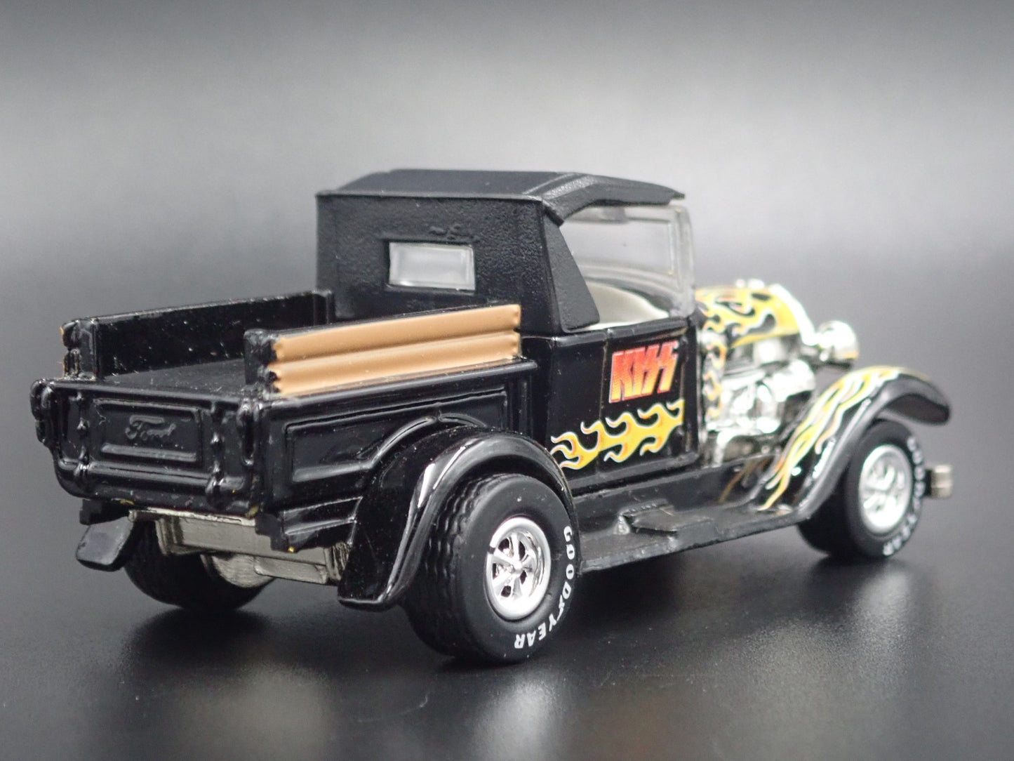 1929 29 FORD MODEL A PICKUP TRUCK KISS 1:64 SCALE DIORAMA DIECAST MODEL CAR